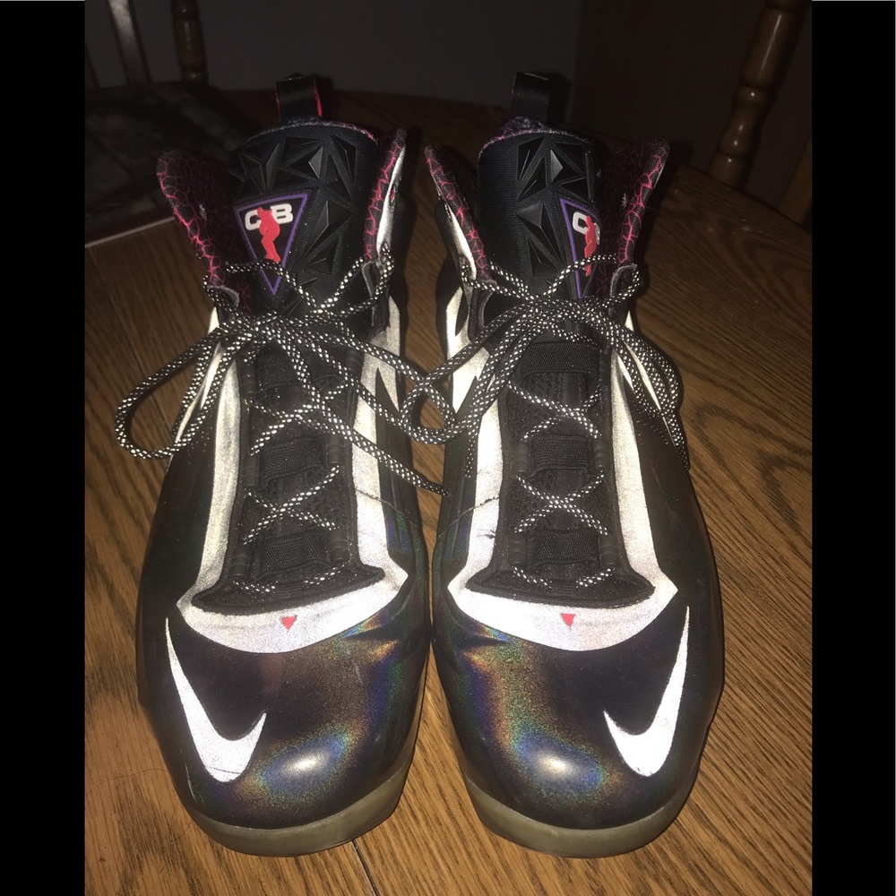 Nike chuckposite size 17